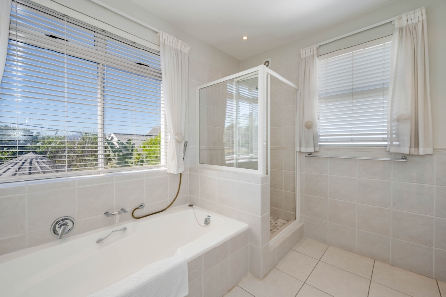 5 Bedroom Property for Sale in Signal Hill Western Cape